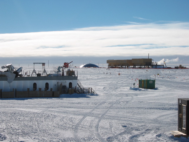 Looking toward dome, 1km away