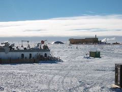 Looking toward dome, 1km away